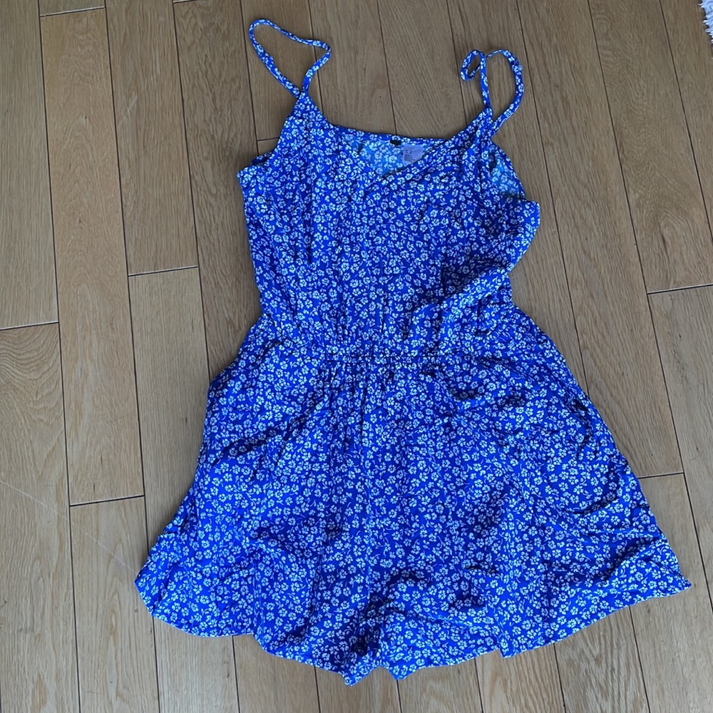 Romper w/pockets - Picture 2 of 3